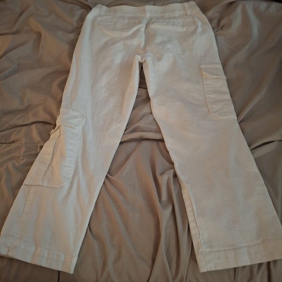 Democracy Women's White Cropped Cargo Denim Jeans - Picture 9 of 11